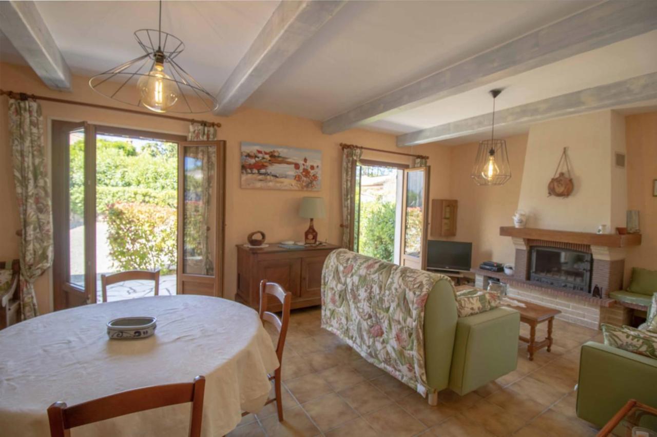 Large Spacious House In Fréjus Eksteriør billede