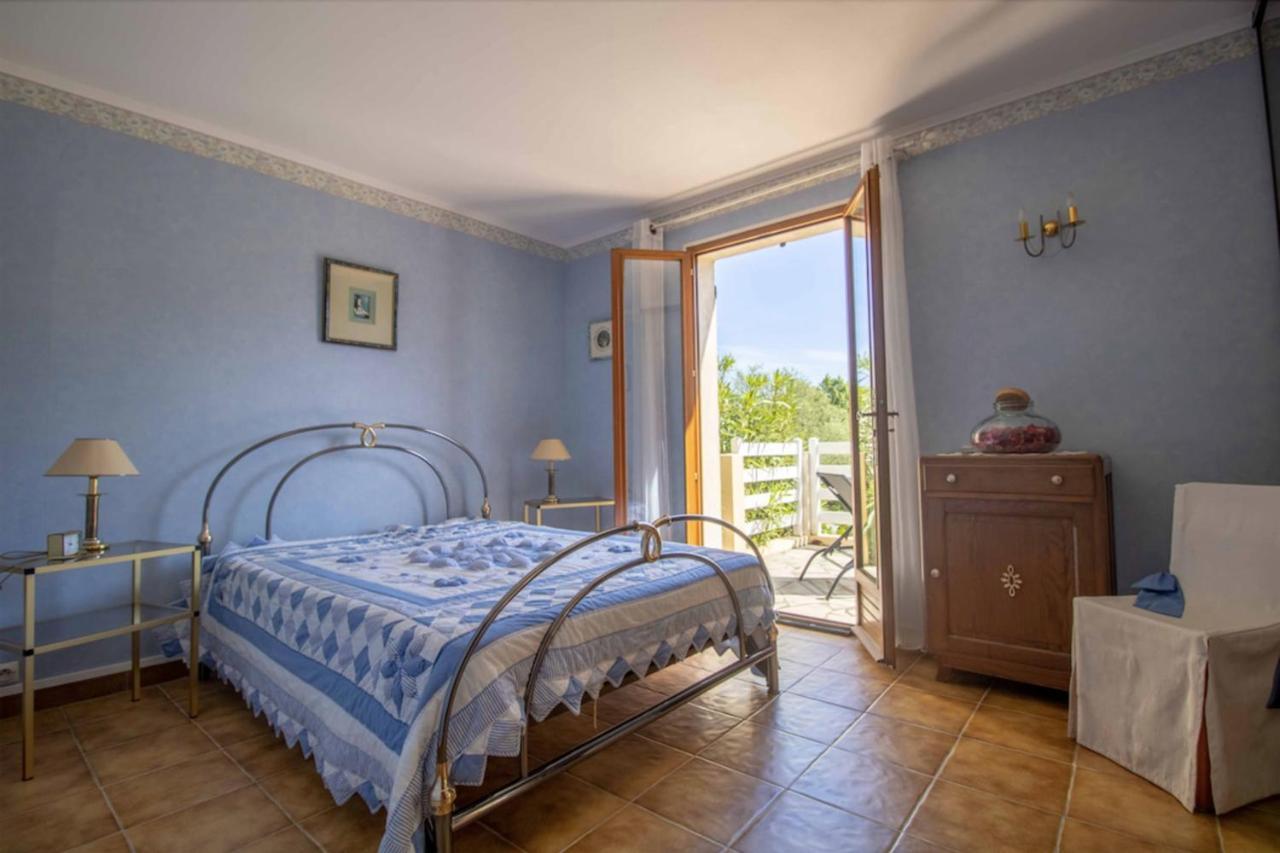 Large Spacious House In Fréjus Eksteriør billede